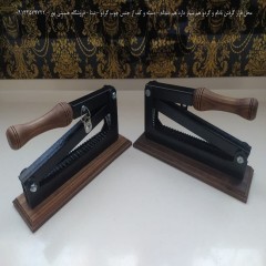گردوشکن و بادام‌شکن سنگی، با طراحی دندانه‌دار ضد لغزش، دسته و کفی چوب گردو